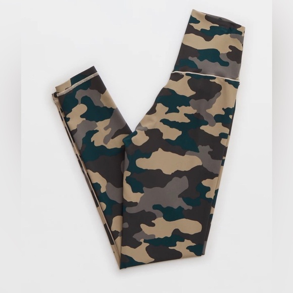 OFFLINE By Aerie Real Me High Waisted Deep Forest Green multi Crossover leggings - Picture 2 of 7